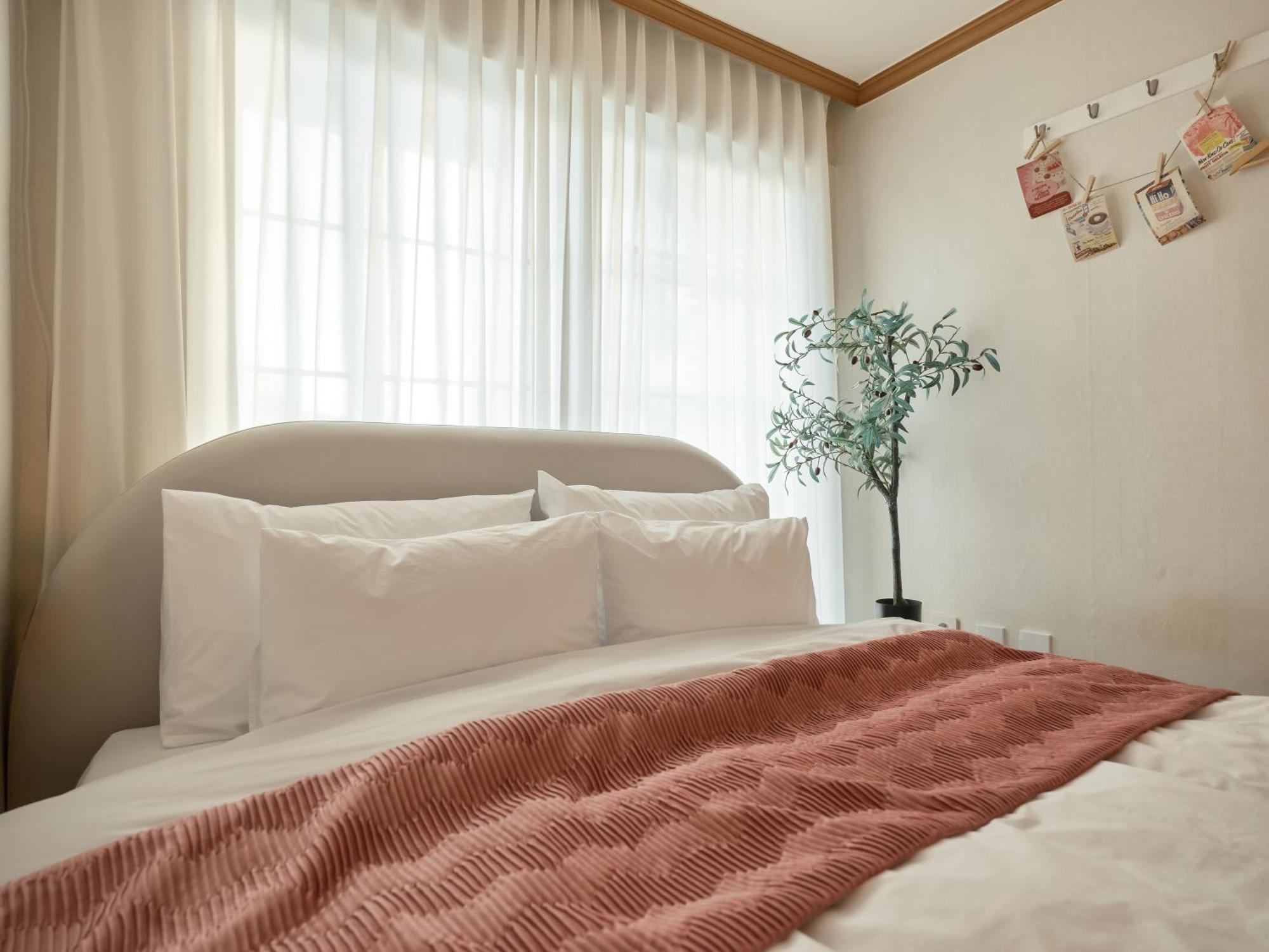 Riverest Hongdae Apartment *